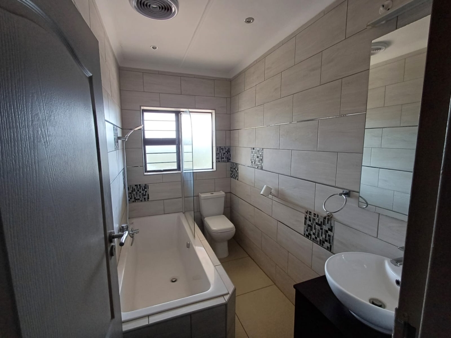 To Let 3 Bedroom Property for Rent in Ocean View KwaZulu-Natal