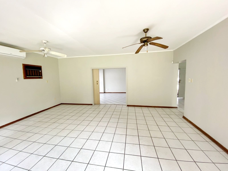 To Let 4 Bedroom Property for Rent in Meer En See KwaZulu-Natal