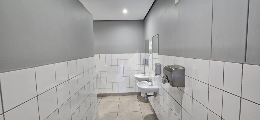 To Let Commercial Property for Rent in Cliffdale KwaZulu-Natal
