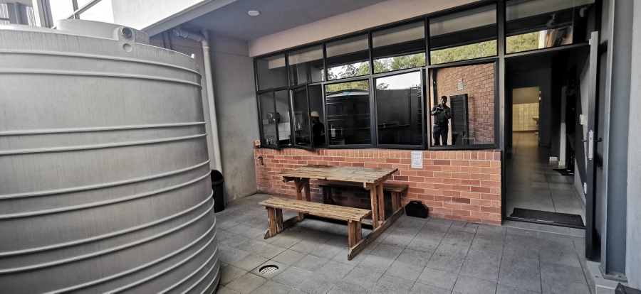 To Let Commercial Property for Rent in Cliffdale KwaZulu-Natal