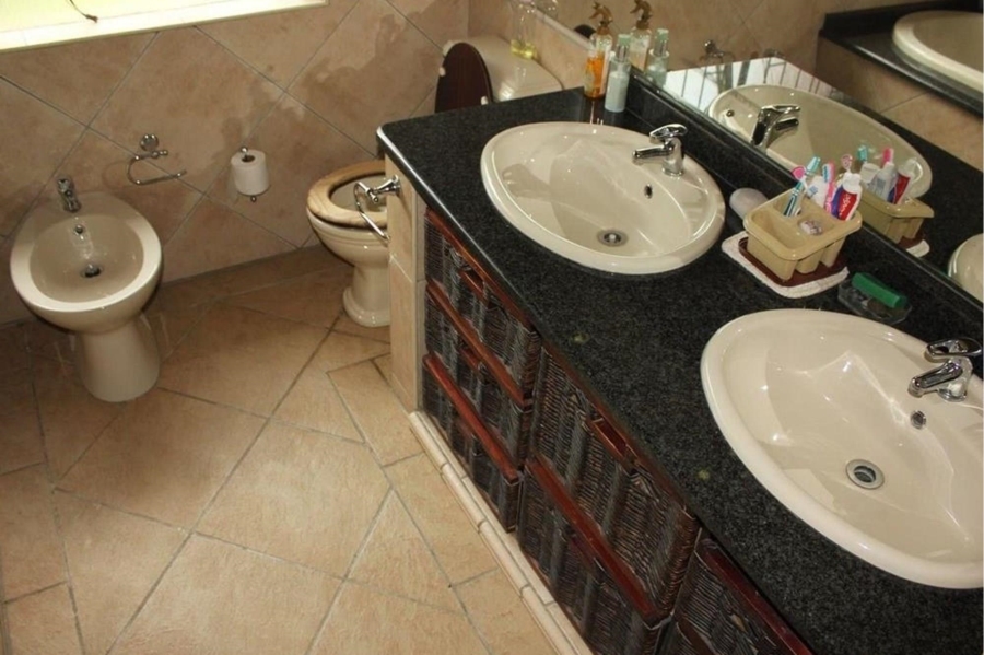 4 Bedroom Property for Sale in Huttenheights KwaZulu-Natal