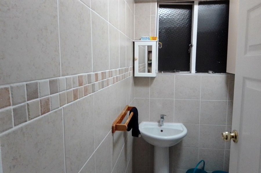 2 Bedroom Property for Sale in Essenwood KwaZulu-Natal