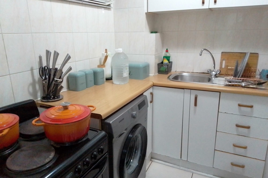 1 Bedroom Property for Sale in Essenwood KwaZulu-Natal