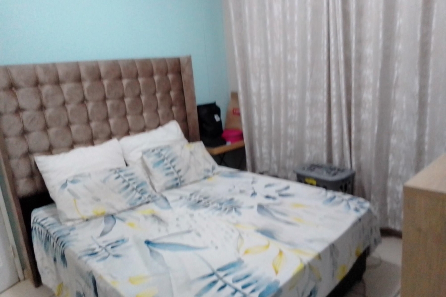 1 Bedroom Property for Sale in Essenwood KwaZulu-Natal