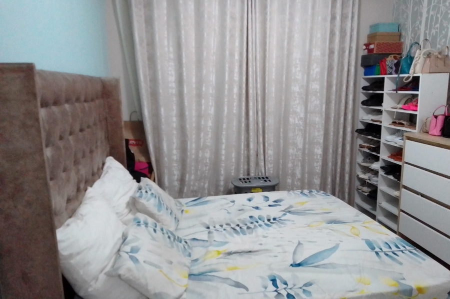 1 Bedroom Property for Sale in Essenwood KwaZulu-Natal