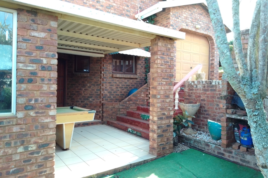 2 Bedroom Property for Sale in Illovo Beach KwaZulu-Natal