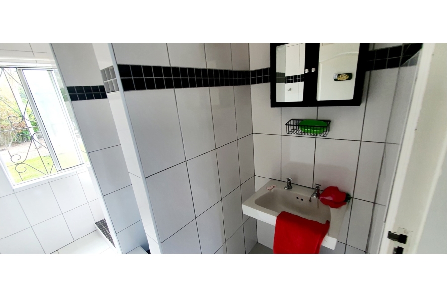 2 Bedroom Property for Sale in Uvongo KwaZulu-Natal