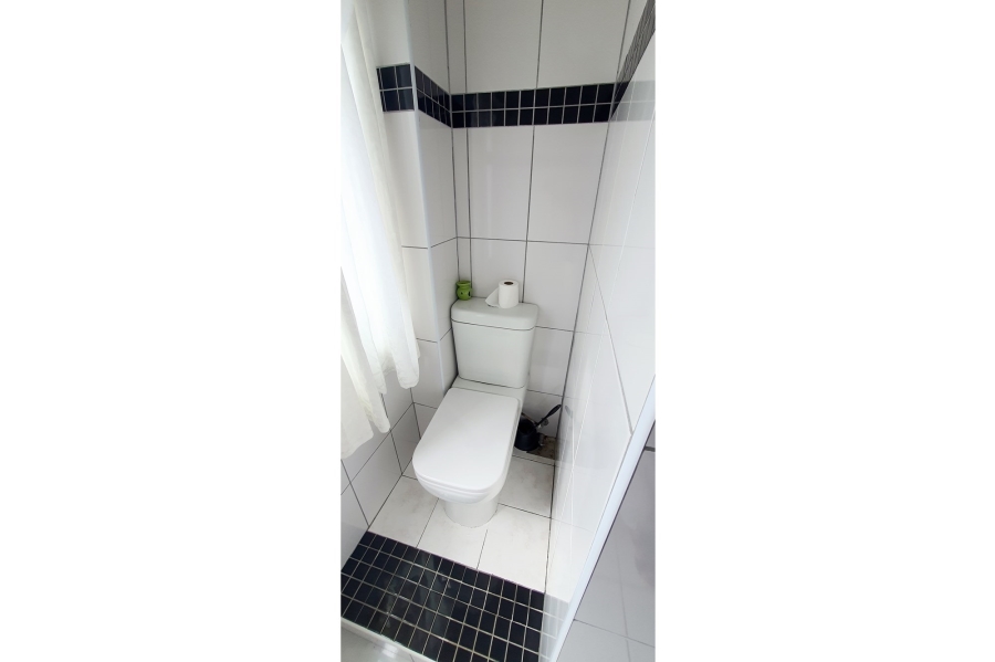 2 Bedroom Property for Sale in Uvongo KwaZulu-Natal