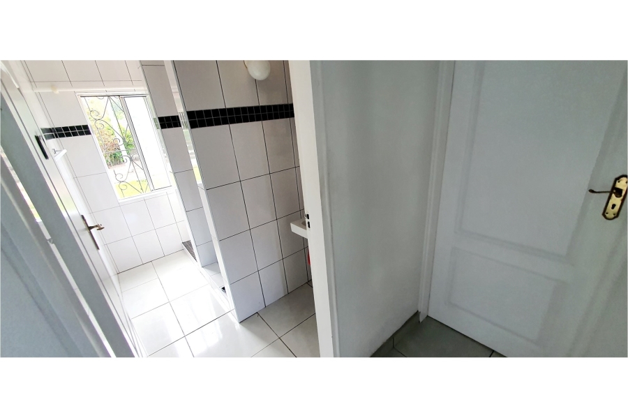 2 Bedroom Property for Sale in Uvongo KwaZulu-Natal