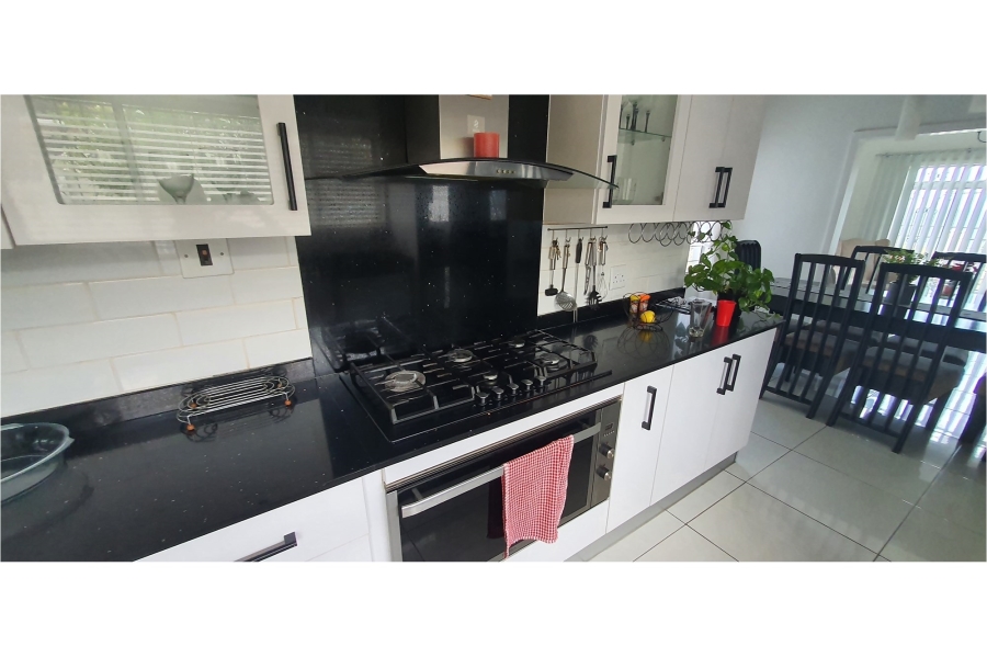 2 Bedroom Property for Sale in Uvongo KwaZulu-Natal