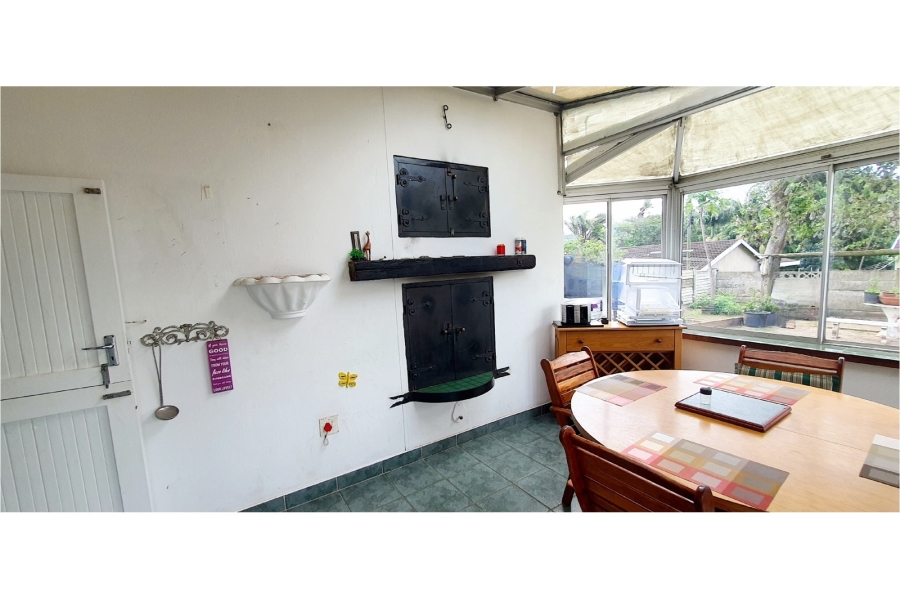 2 Bedroom Property for Sale in Uvongo KwaZulu-Natal