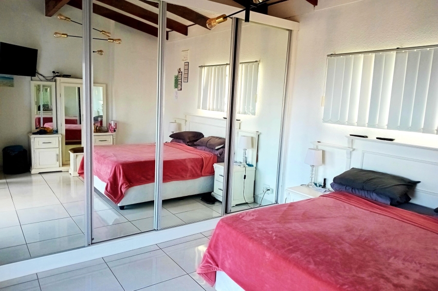 2 Bedroom Property for Sale in Uvongo KwaZulu-Natal