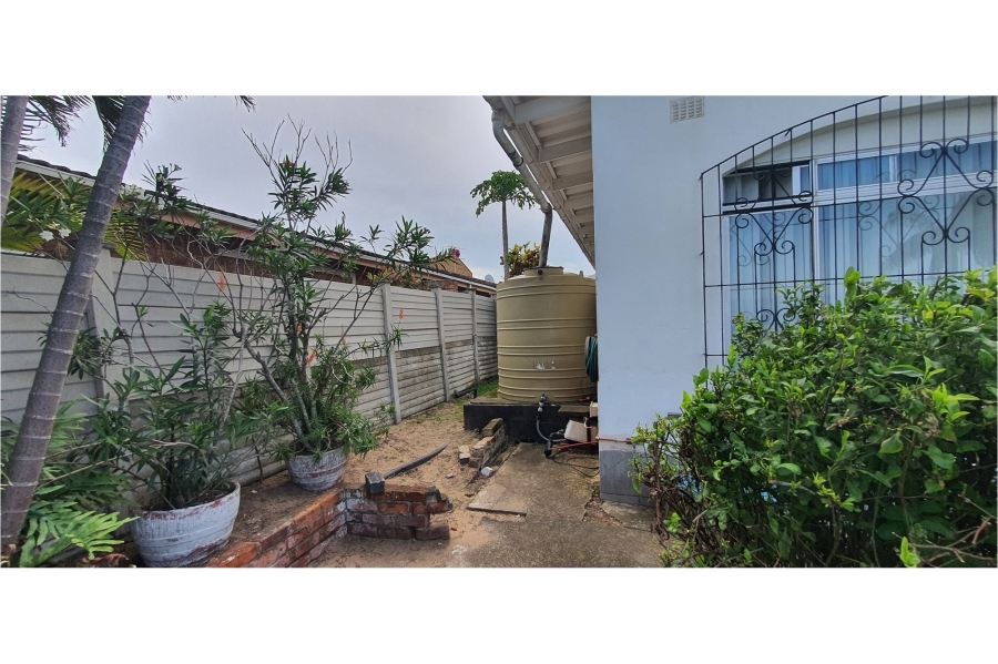 2 Bedroom Property for Sale in Uvongo KwaZulu-Natal