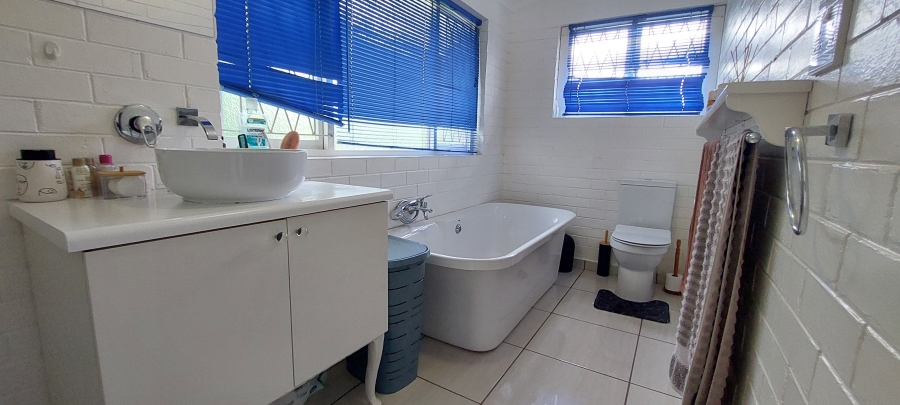 3 Bedroom Property for Sale in Uvongo KwaZulu-Natal