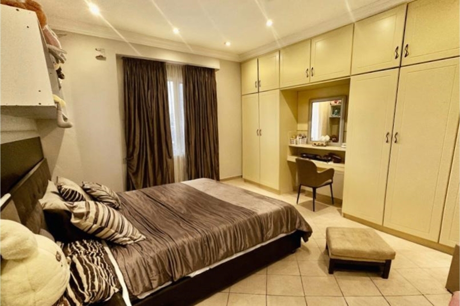 8 Bedroom Property for Sale in Ottos Bluff KwaZulu-Natal