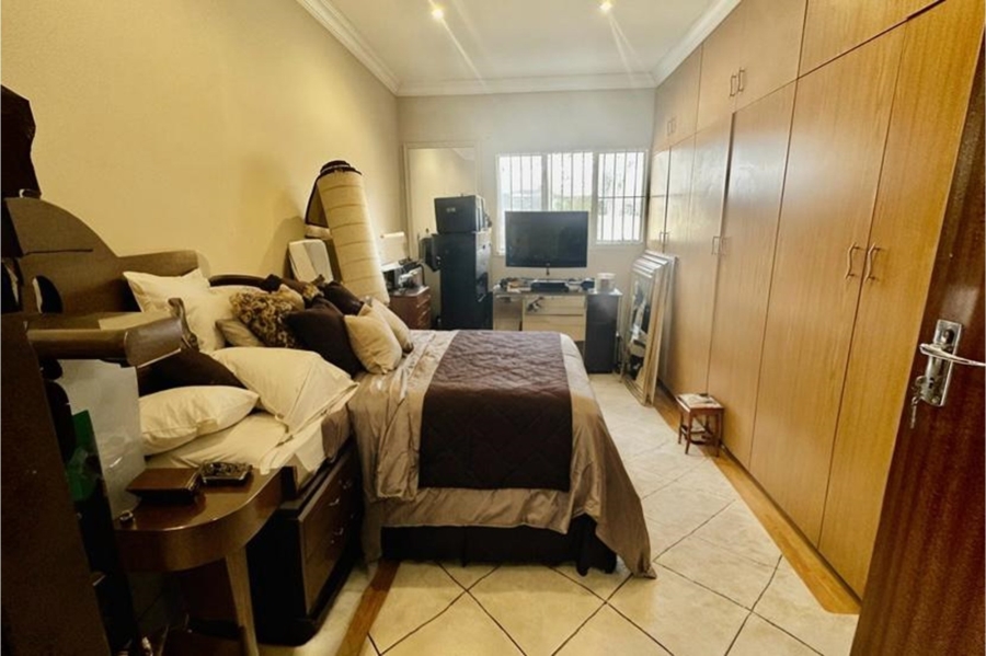 8 Bedroom Property for Sale in Ottos Bluff KwaZulu-Natal