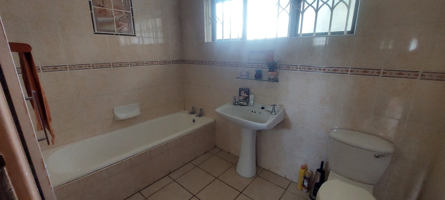 4 Bedroom Property for Sale in Sea Park KwaZulu-Natal