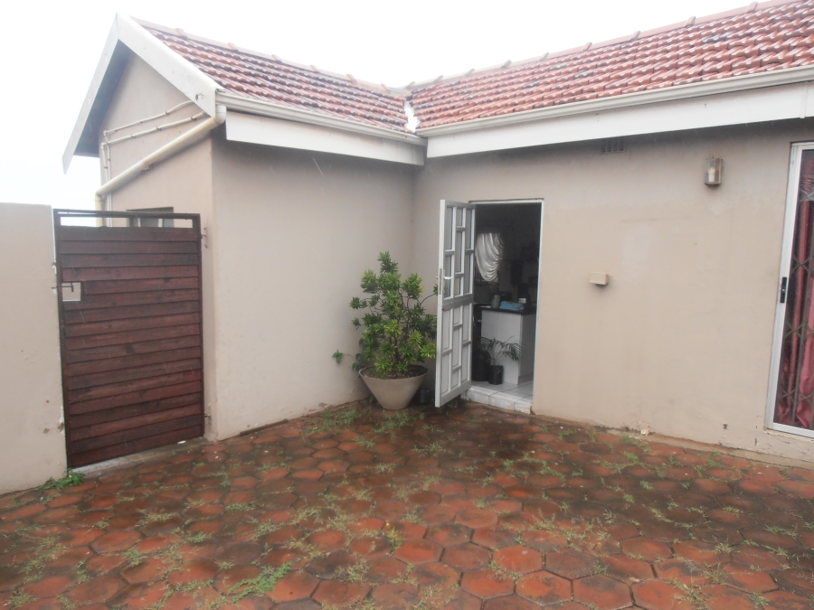 To Let 1 Bedroom Property for Rent in Bluff KwaZulu-Natal