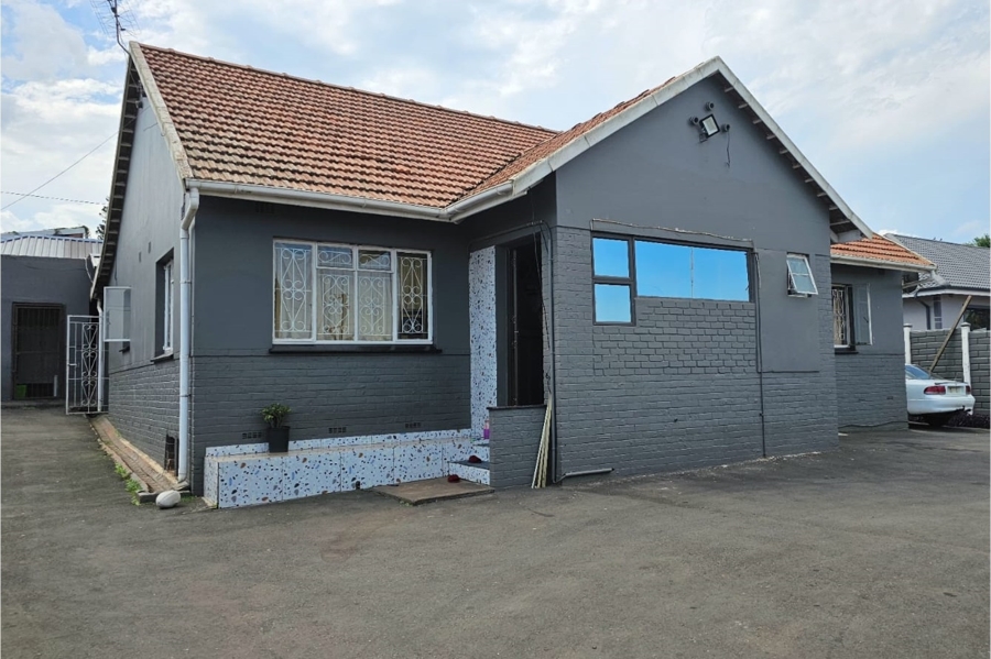 17 Bedroom Property for Sale in Manor KwaZulu-Natal