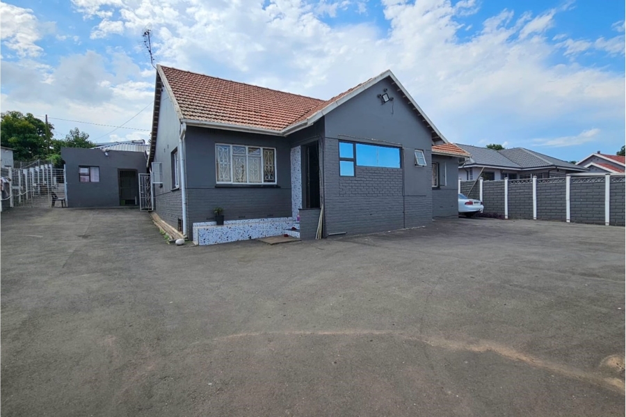 17 Bedroom Property for Sale in Manor KwaZulu-Natal