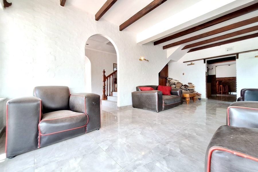 4 Bedroom Property for Sale in Cowies Hill KwaZulu-Natal