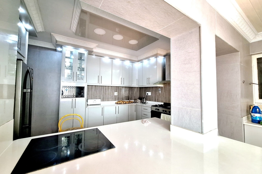 4 Bedroom Property for Sale in Cowies Hill KwaZulu-Natal