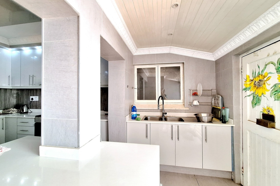 4 Bedroom Property for Sale in Cowies Hill KwaZulu-Natal