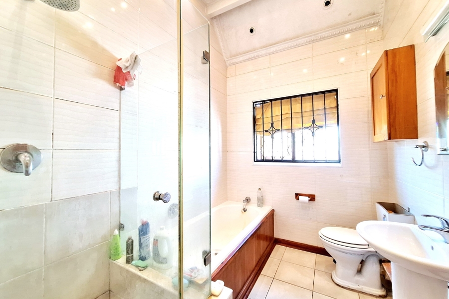 4 Bedroom Property for Sale in Cowies Hill KwaZulu-Natal