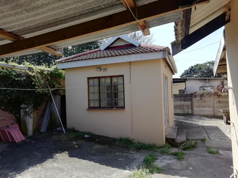 To Let 4 Bedroom Property for Rent in Park Rynie KwaZulu-Natal