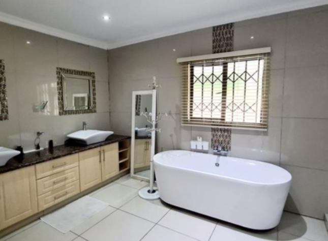 4 Bedroom Property for Sale in Veld En Vlei KwaZulu-Natal