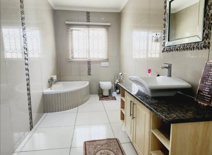 4 Bedroom Property for Sale in Veld En Vlei KwaZulu-Natal