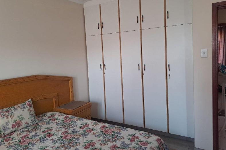 2 Bedroom Property for Sale in Montclair KwaZulu-Natal