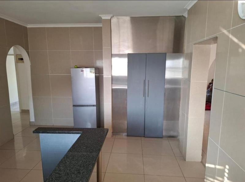 6 Bedroom Property for Sale in Kenville KwaZulu-Natal