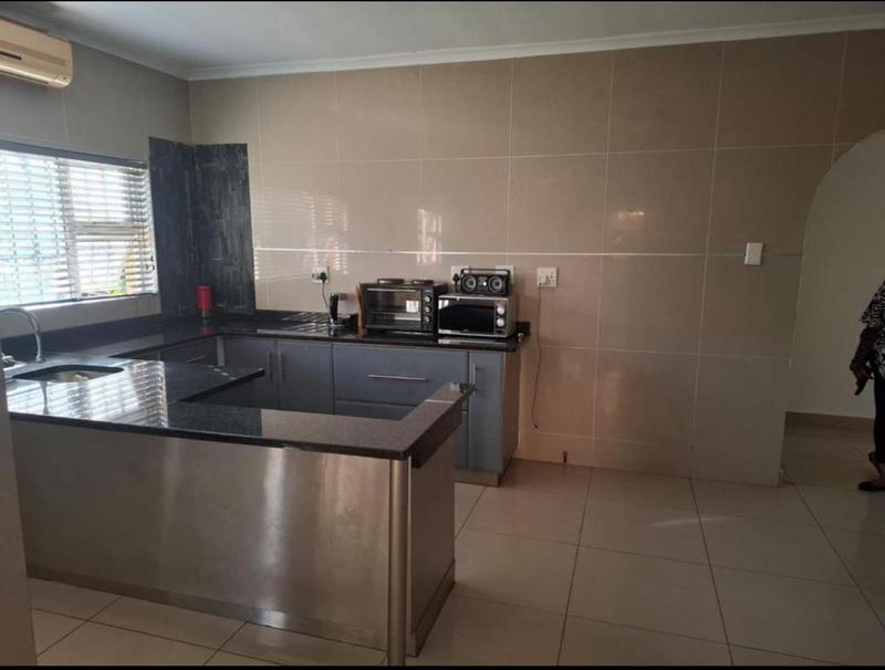 6 Bedroom Property for Sale in Kenville KwaZulu-Natal