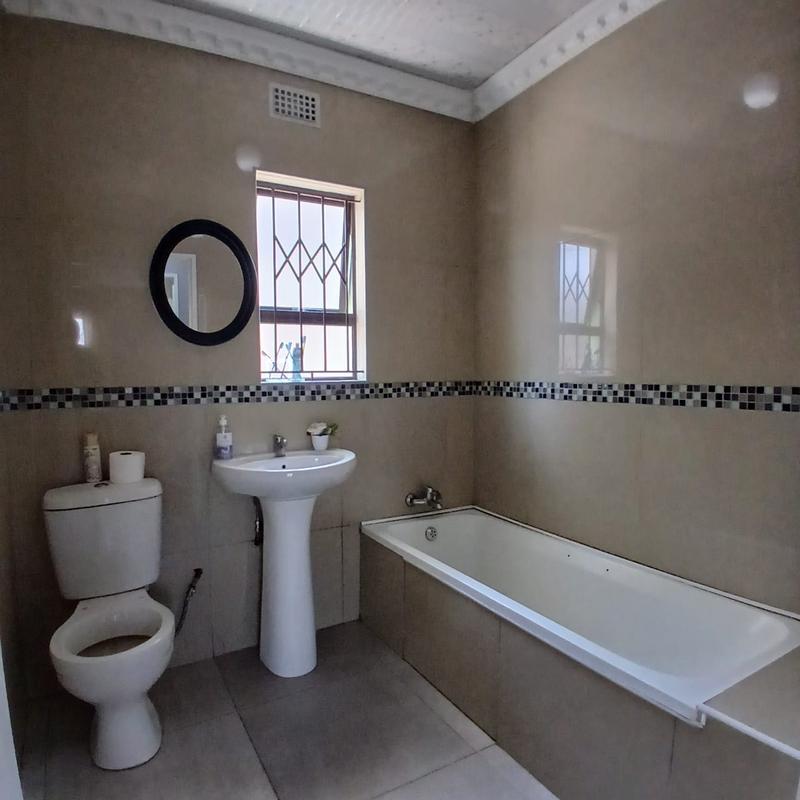 3 Bedroom Property for Sale in Umlazi KwaZulu-Natal