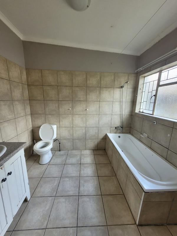 4 Bedroom Property for Sale in Schuinshoogte KwaZulu-Natal