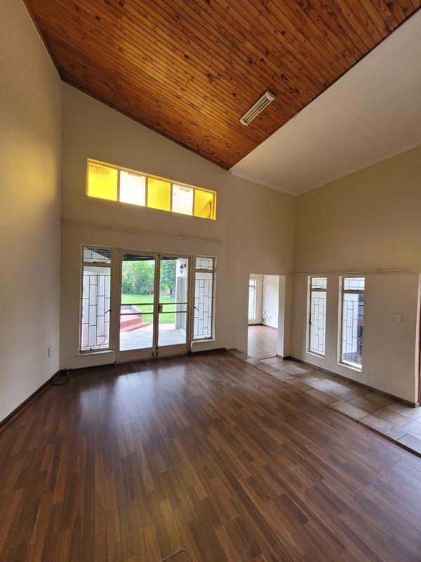 4 Bedroom Property for Sale in Schuinshoogte KwaZulu-Natal