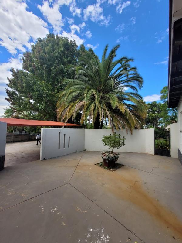 4 Bedroom Property for Sale in Schuinshoogte KwaZulu-Natal