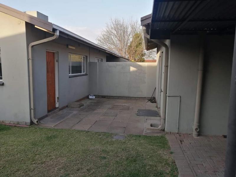 4 Bedroom Property for Sale in Huttenheights KwaZulu-Natal