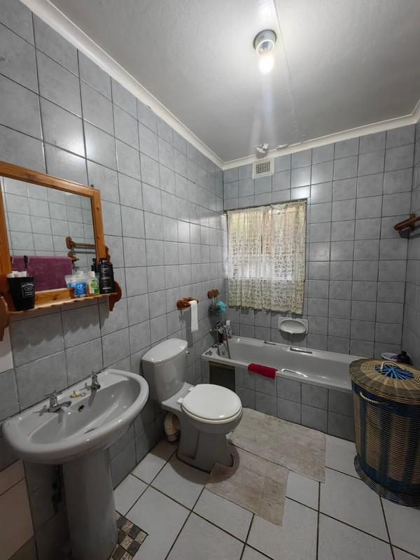 4 Bedroom Property for Sale in Huttenheights KwaZulu-Natal