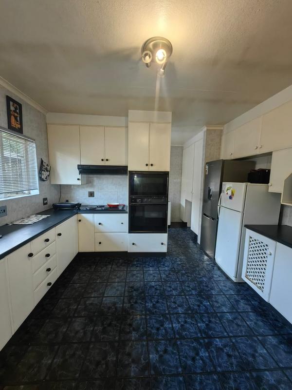 4 Bedroom Property for Sale in Huttenheights KwaZulu-Natal