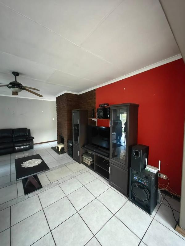 4 Bedroom Property for Sale in Huttenheights KwaZulu-Natal