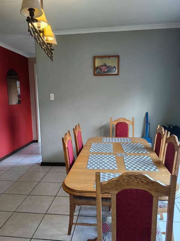 4 Bedroom Property for Sale in Huttenheights KwaZulu-Natal