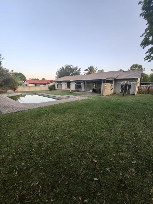 4 Bedroom Property for Sale in Huttenheights KwaZulu-Natal