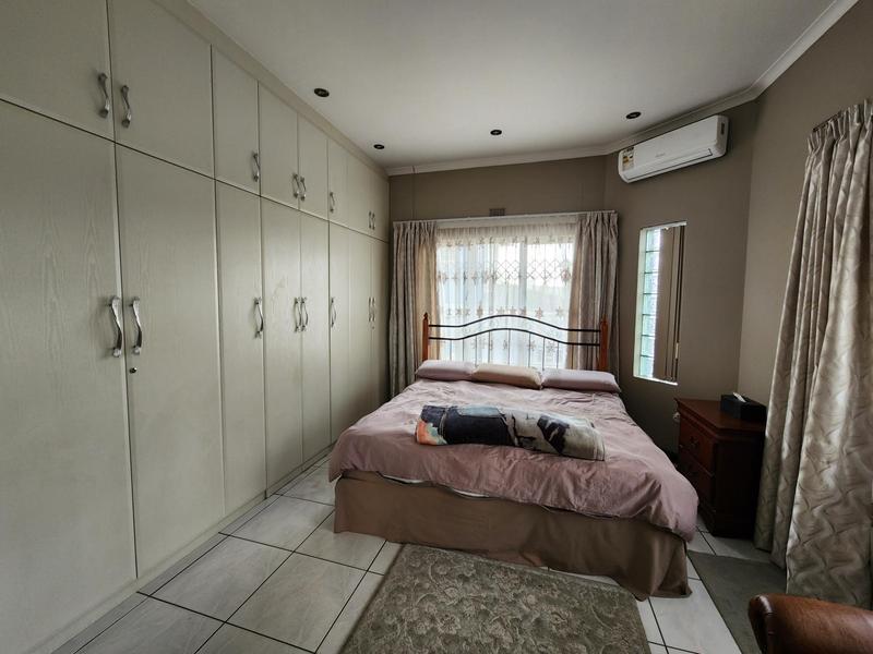 4 Bedroom Property for Sale in Westridge KwaZulu-Natal