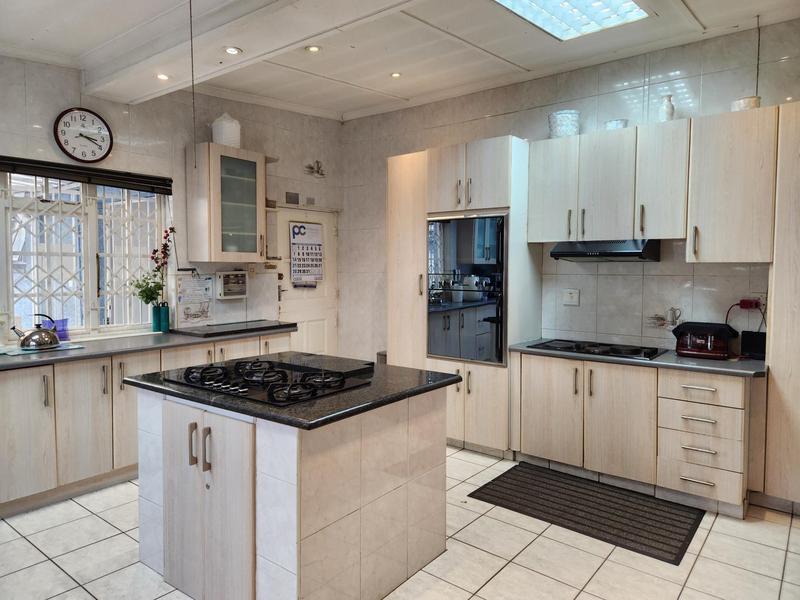 4 Bedroom Property for Sale in Westridge KwaZulu-Natal