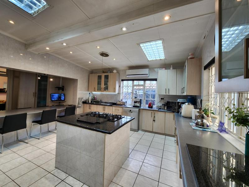 4 Bedroom Property for Sale in Westridge KwaZulu-Natal