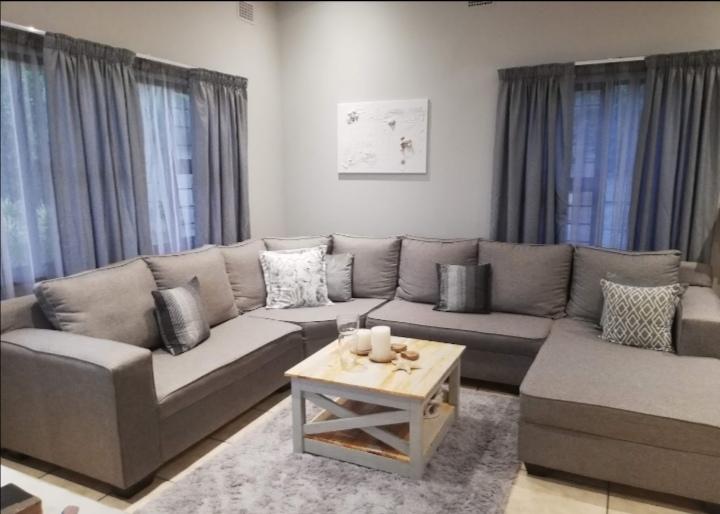 To Let 3 Bedroom Property for Rent in Park Rynie KwaZulu-Natal