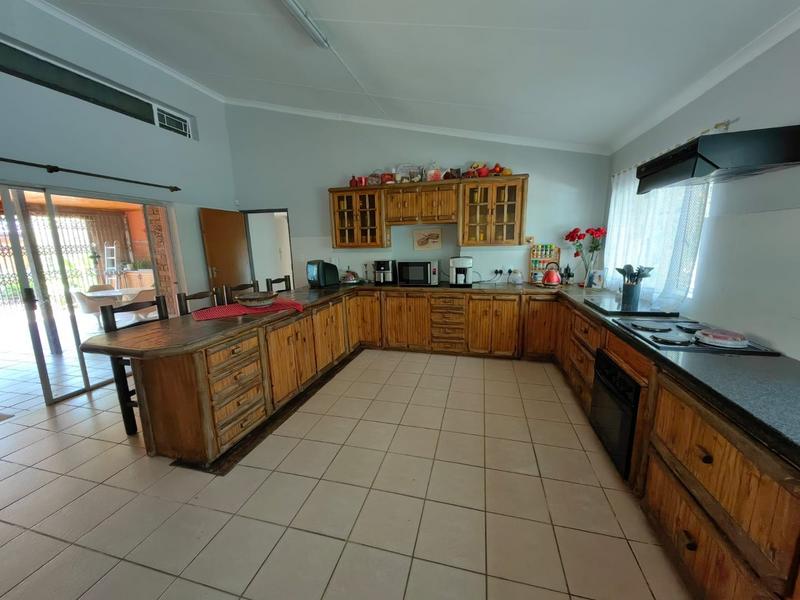 5 Bedroom Property for Sale in Huttenheights KwaZulu-Natal