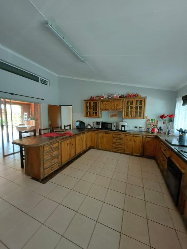 5 Bedroom Property for Sale in Huttenheights KwaZulu-Natal
